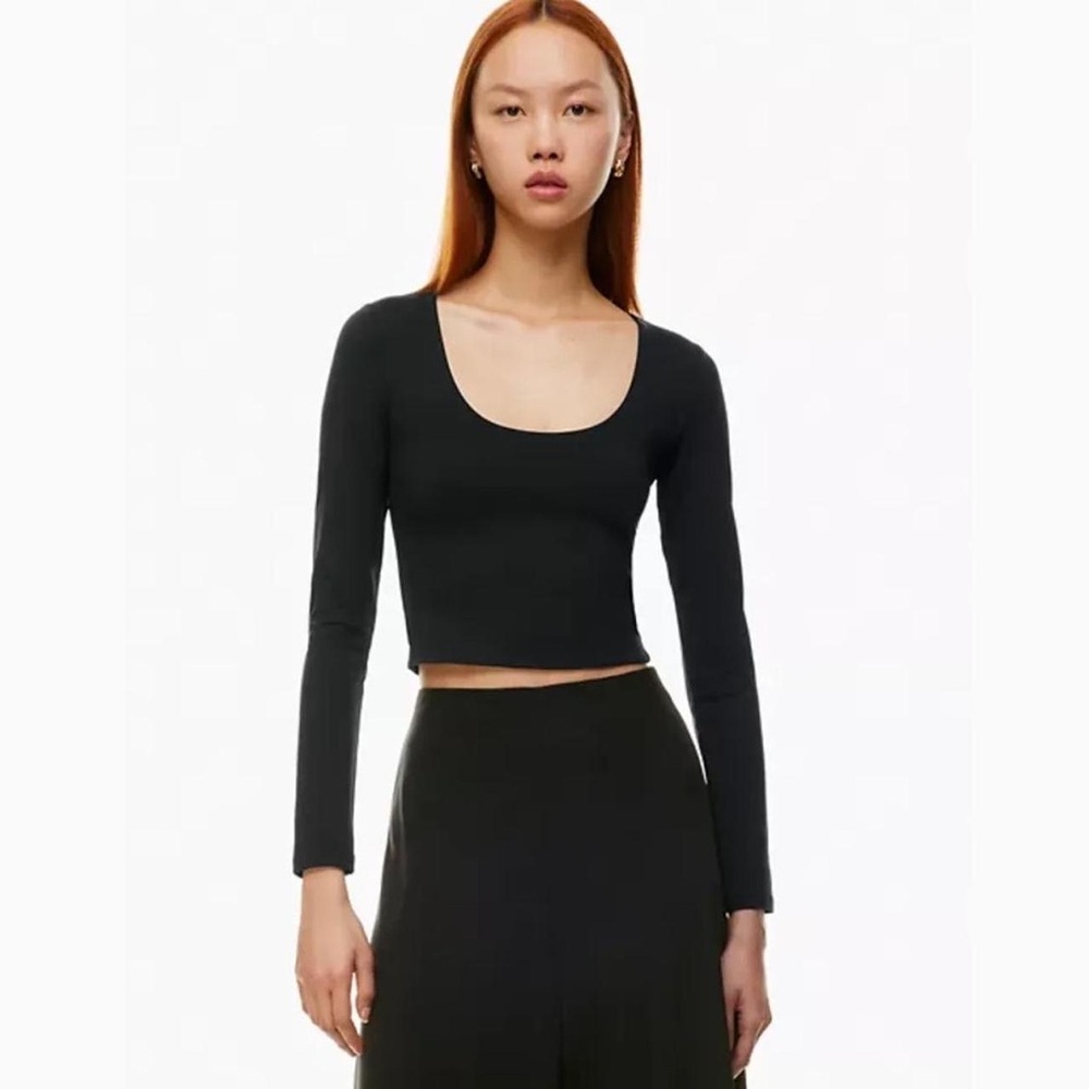 Aritzia Babaton Contour Scoopneck Longsleeve